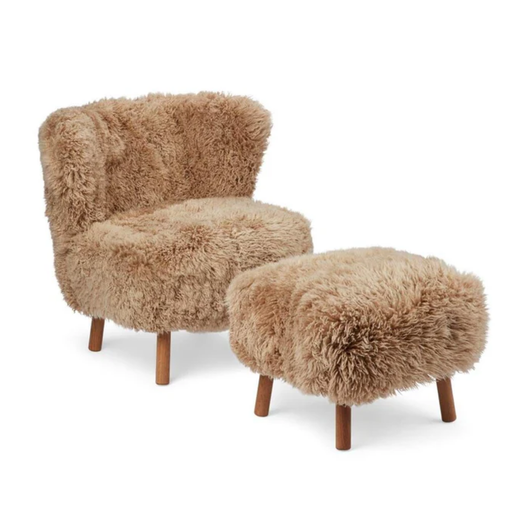 Long-Wool Sheepskin Lounge Chair in Honey - Solid Oak Legs