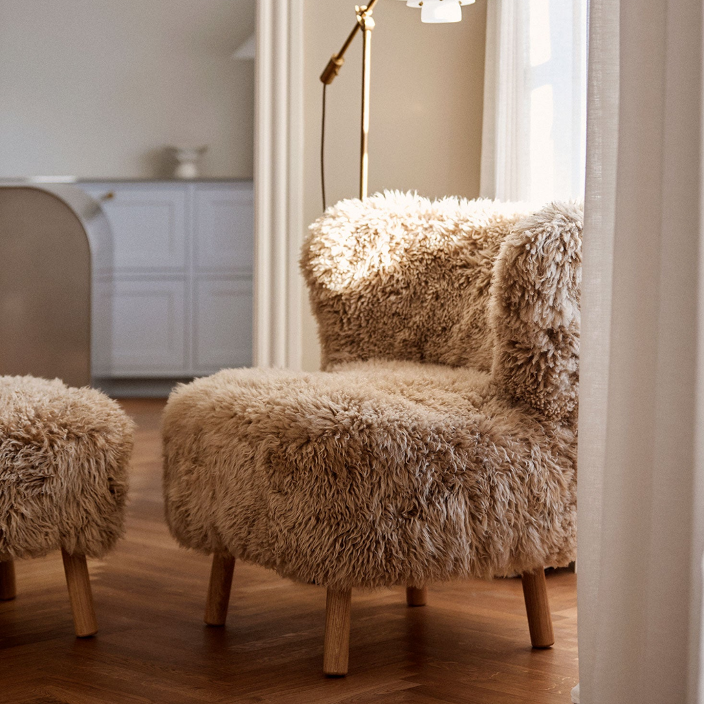 Long-Wool Sheepskin Lounge Chair in Honey - Solid Oak Legs